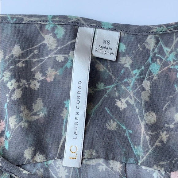 🌹Lauren Conrad Floral Button Front Blouse - Picture 7 of 7